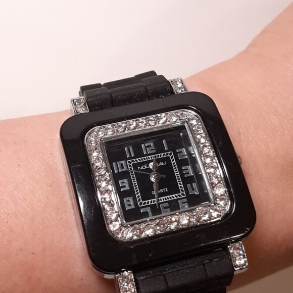 3/$20 NOUVEAU Quartz Wrist Watch Rhinestone Square Dial Adjustable Silicone Band - Picture 6 of 9